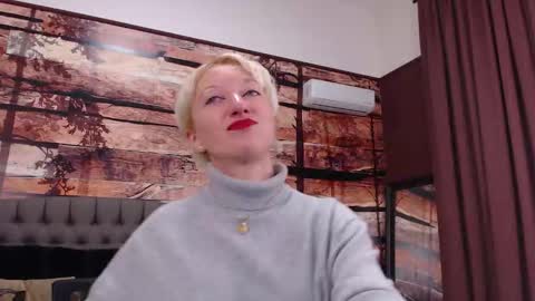 Snapshot of natalie_bitton chatting on January 7, 8:06 am Natalie online show from January 7, 8:06 am