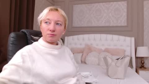 Snapshot of natalie_bitton chatting on January 8, 10:06 am Natalie online show from January 8, 10:06 am