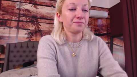 Snapshot of natalie_bitton chatting on January 14, 12:22 pm Natalie online show from January 14, 12:22 pm