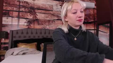 Snapshot of natalie_bitton chatting on January 15, 12:10 pm Natalie online show from January 15, 12:10 pm