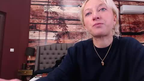 Snapshot of natalie_bitton chatting on January 18, 11:58 am Natalie online show from January 18, 11:58 am