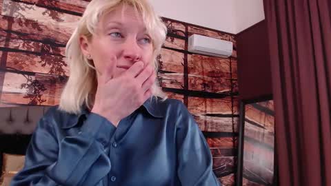 Snapshot of natalie_bitton chatting on February 1, 9:30 am Natalie online show from February 1, 9:30 am