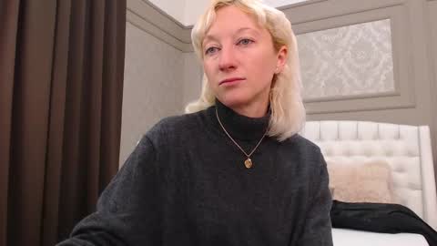 Snapshot of natalie_bitton chatting on February 4, 8:09 am Natalie online show from February 4, 8:09 am