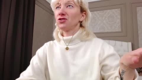 Snapshot of natalie_bitton chatting on February 9, 8:51 am Natalie online show from February 9, 8:51 am