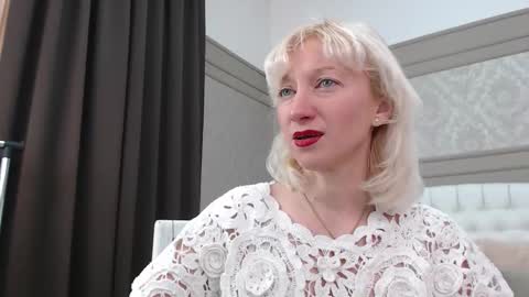 Snapshot of natalie_bitton chatting on February 10, 9:35 am Natalie online show from February 10, 9:35 am