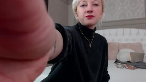 Snapshot of natalie_bitton chatting on February 13, 9:27 am Natalie online show from February 13, 9:27 am