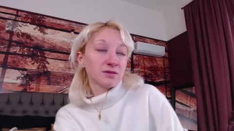 Snapshot of natalie_bitton chatting on February 16, 7:04 am Natalie online show from February 16, 7:04 am