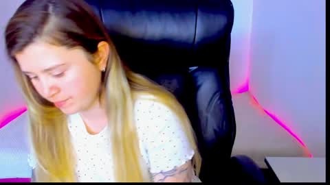 natalisecret online show from May 9, 9:36 am