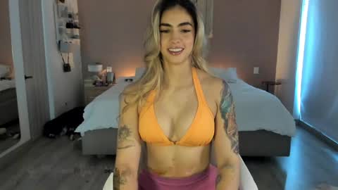 anatalybee online show from May 4, 9:33 pm