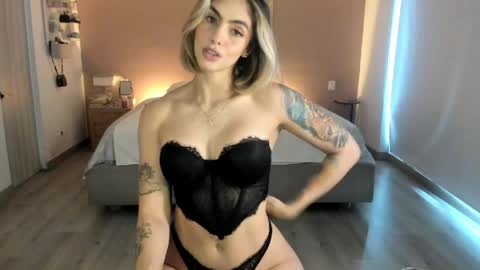 anatalybee online show from May 18, 9:31 pm