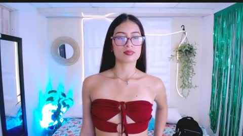 Snapshot of nataly_mcry chatting on April 4, 5:43 pm NATALY online show from April 4, 5:43 pm