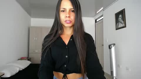 Snapshot of natalyfit_ chatting on January 18, 3:49 pm NatalyFit online show from January 18, 3:49 pm