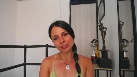 Snapshot of natalyfit_ chatting on February 10, 6:03 pm NatalyFit online show from February 10, 6:03 pm