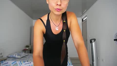 Snapshot of natalyfit_ chatting on March 4, 5:34 pm NatalyFit online show from March 4, 5:34 pm