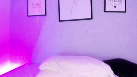 Snapshot of natasha_harpper chatting on December 15, 4:37 pm Natasha online show from December 15, 4:37 pm