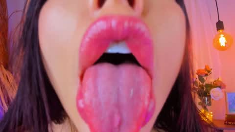 Snapshot of natasha_hartaman chatting on January 30, 2:47 pm online show from January 30, 2:47 pm