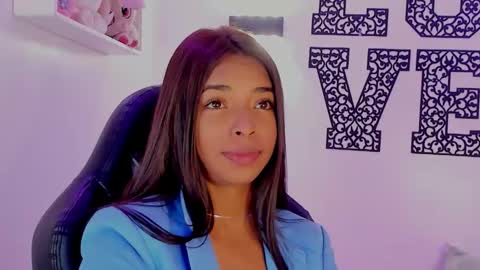 Snapshot of natasha_smith_ws chatting on February 24, 4:10 am Natasha online show from February 24, 4:10 am