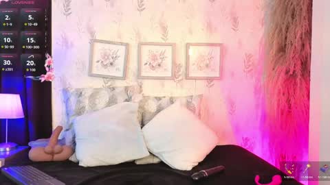 Snapshot of natashablade__ chatting on May 18, 12:00 pm Natasha Blade online show from May 18, 12:00 pm