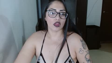 Snapshot of natashasmithe chatting on June 4, 1:33 am Natasha Smithe online show from June 4, 1:33 am