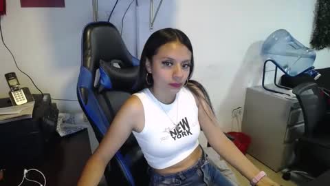 Snapshot of natashax_hot chatting on February 8, 6:22 pm Natashax  online show from February 8, 6:22 pm