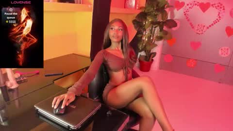 Snapshot of natazhaqueen chatting on February 18, 4:19 am nathalia online show from February 18, 4:19 am