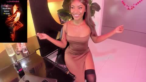 Snapshot of natazhaqueen chatting on February 19, 4:30 am nathalia online show from February 19, 4:30 am