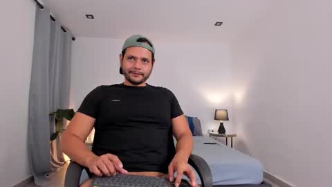 Snapshot of nate_ocean chatting on December 23, 12:30 am Nate Ocean online show from December 23, 12:30 am