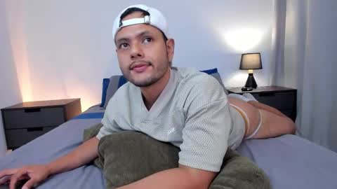 Snapshot of nate_ocean chatting on February 11, 5:01 am Nate Ocean online show from February 11, 5:01 am