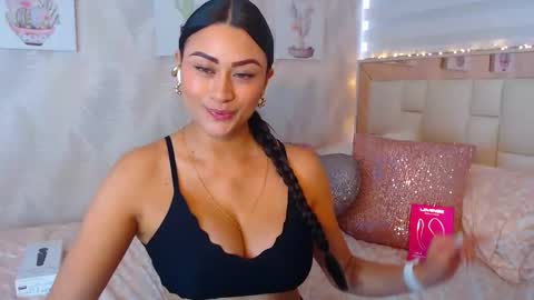 Snapshot of nathalierose_1 chatting on March 27, 12:38 pm Nathalie Rose online show from March 27, 12:38 pm