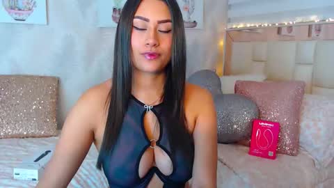 Snapshot of nathalierose_1 chatting on April 2, 8:56 am Nathalie Rose online show from April 2, 8:56 am