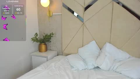 Nathalie Ross online show from December 4, 11:46 pm