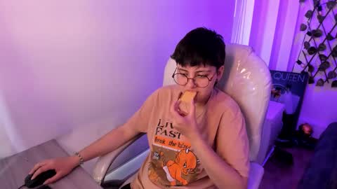 Snapshot of nathalyy_ds chatting on March 17, 8:12 pm nathalyy_ds online show from March 17, 8:12 pm