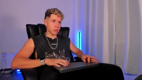 Nathan online show from November 25, 7:58 pm