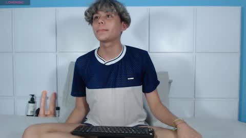 nathanbell1 online show from September 16, 5:19 am