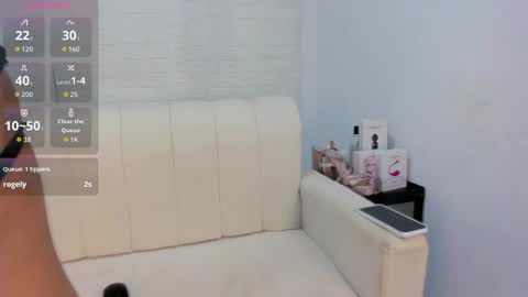 Snapshot of nathie_hott chatting on December 15, 12:37 am Nathie online show from December 15, 12:37 am