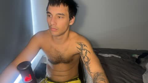 Snapshot of native_boy2 chatting on April 21, 2:37 am native_boy2 online show from April 21, 2:37 am