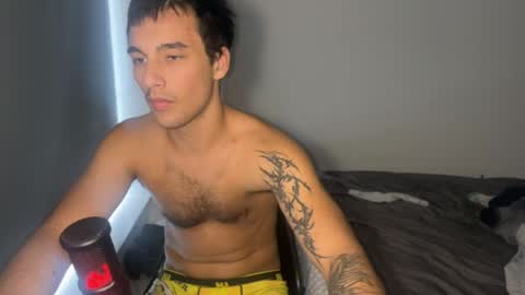 Snapshot of native_boy2 chatting on April 21, 2:51 am native_boy2 online show from April 21, 2:51 am