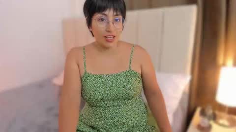 Nathalie online show from March 5, 7:10 pm