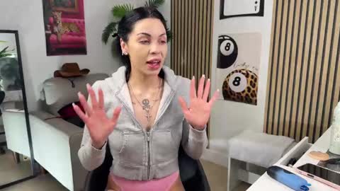 Snapshot of nattywithoutdaddy chatting on October 4, 8:12 am NATTY FIERROS online show from October 4, 8:12 am