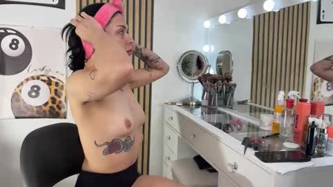 Snapshot of nattywithoutdaddy chatting on October 31, 6:20 pm NATTY FIERROS online show from October 31, 6:20 pm