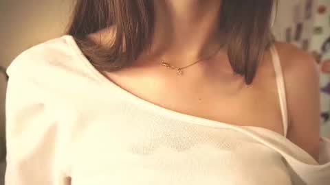 Snapshot of natur_ella chatting on December 19, 3:30 pm Ella online show from December 19, 3:30 pm