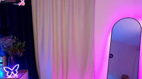 Snapshot of natur_ella chatting on February 8, 1:25 pm Ella online show from February 8, 1:25 pm