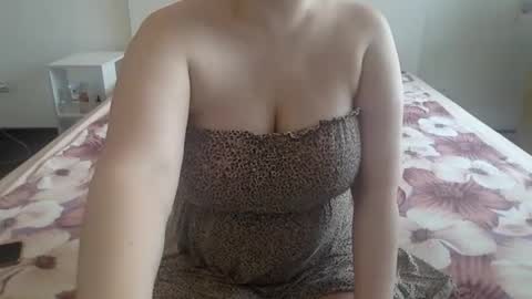 Snapshot of natural_beauty201 chatting on May 10, 12:32 pm Penelopa369 online show from May 10, 12:32 pm