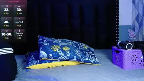 Gwen  online show from December 3, 7:12 pm