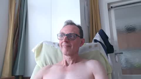 naturista25 online show from May 27, 1:30 pm