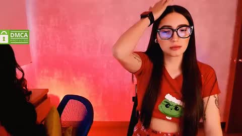 Snapshot of natval_ chatting on December 22, 11:22 am Natalia Valeria online show from December 22, 11:22 am