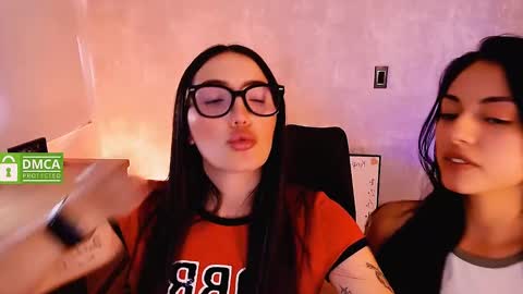 Snapshot of natval_ chatting on January 22, 5:06 pm Natalia Valeria online show from January 22, 5:06 pm
