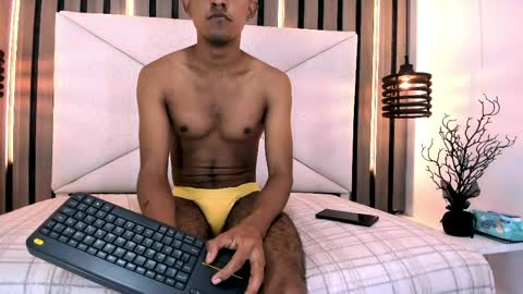 natzuki_ online show from May 12, 11:51 am