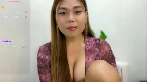 Snapshot of natzumiee_ chatting on February 12, 5:52 pm Shuvee Keiko Half Japanese Half Pinay online show from February 12, 5:52 pm