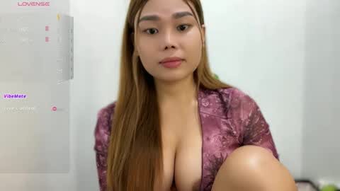 Snapshot of natzumiee_ chatting on February 13, 2:57 pm Shuvee Keiko Half Japanese Half Pinay online show from February 13, 2:57 pm